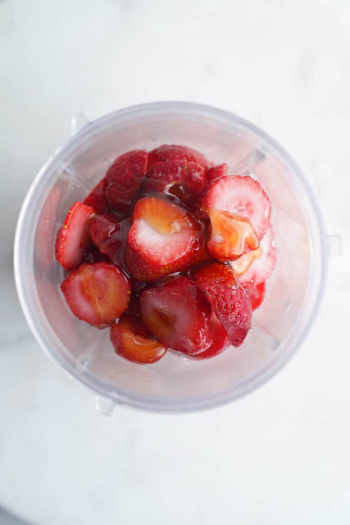 Best Refreshing Strawberry Margaritas| cookingwithcassandra.com