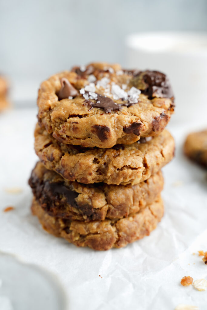 Flourless Peanut Butter, Oatmeal and Chocolate Chip Cookies | cookingwithcassandra.com